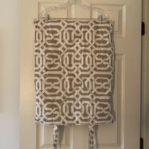 Pillow shams, set of 2, fits standard size bed pillows.